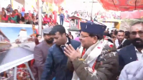 मुख्यमंत्री पुष्कर सिंह धामी का उखीमठ में हुआ भव्य स्वागत, पांडव नृत्य कार्यक्रम में होंगे शामिल। मुख्यमंत्री पुष्कर सिंह धामी का उखीमठ में हुआ भव्य स्वागत, पांडव नृत्य कार्यक्रम में होंगे शामिल।