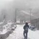 उत्तराखंड के पर्वतीय इलाकों में मौसम बदला, चकराता में हुई सीजन की दूसरी बर्फबारी, पर्यटकों के खिले चेहरे…