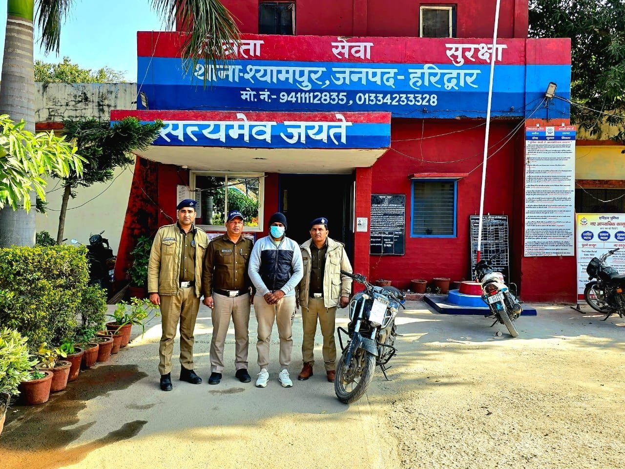 अभय शर्मा हत्याकांड में फरार दूसरा आरोपी गिरफ्तार, पुलिस ने वारदात में इस्तेमाल बाइक भी की बरामद…. अभय शर्मा हत्याकांड में फरार दूसरा आरोपी गिरफ्तार, पुलिस ने वारदात में इस्तेमाल बाइक भी की बरामद….