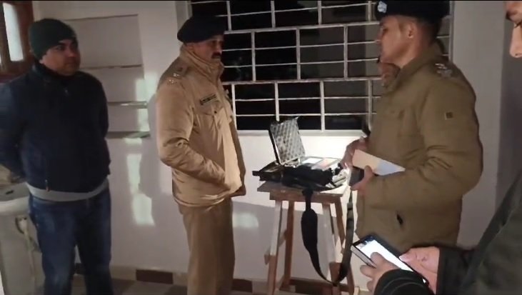 देहरादून के अलकनंदा एन्क्लेव में ओएनजीसी के पूर्व इंजीनियर की क्रूर हत्या, जांच में जुटी पुलिस। देहरादून के अलकनंदा एन्क्लेव में ओएनजीसी के पूर्व इंजीनियर की क्रूर हत्या, जांच में जुटी पुलिस।