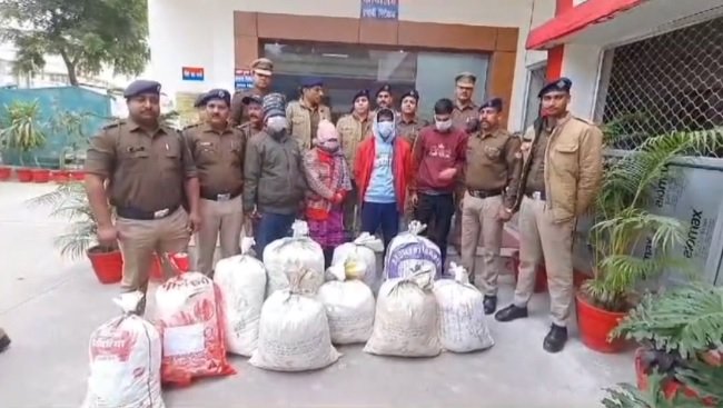 नशे के खिलाफ पुलिस की बड़ी कार्रवाई, 127 किलो गांजे के साथ 4 नशा तस्कर गिरफ्तार। नशे के खिलाफ पुलिस की बड़ी कार्रवाई, 127 किलो गांजे के साथ 4 नशा तस्कर गिरफ्तार।