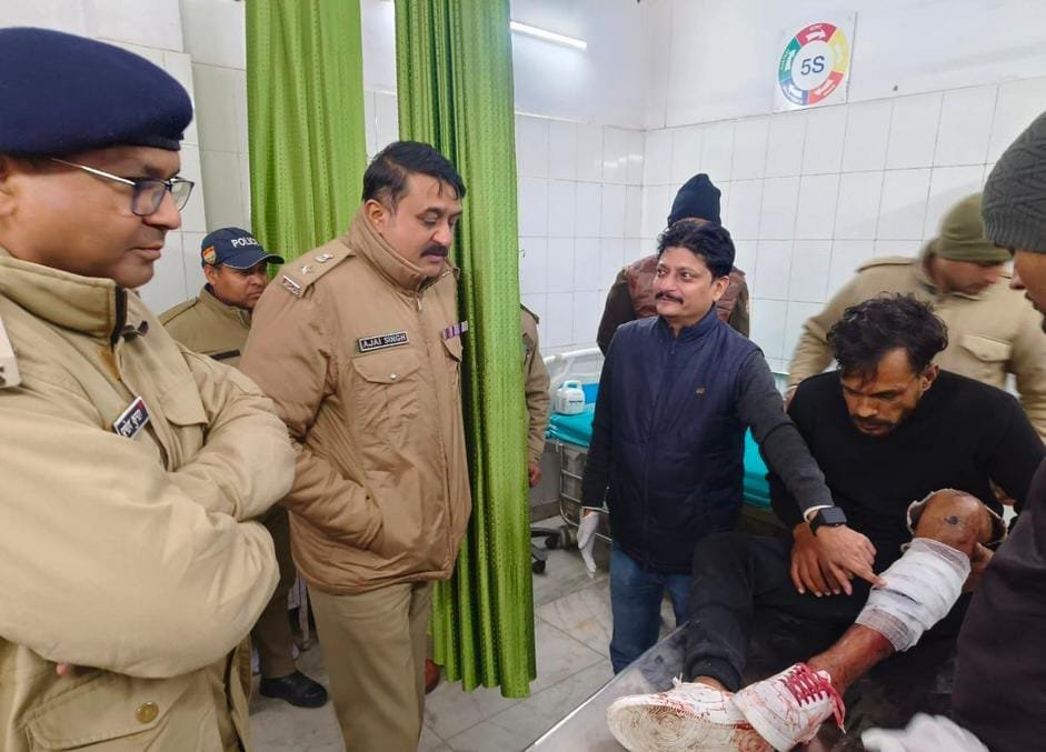 देहरादून में देर रात पुलिस और बदमाशों के बीच मुठभेड़, एक के पैर में लगी गोली, घायल का अस्पताल में चल रहा इलाज। देहरादून में देर रात पुलिस और बदमाशों के बीच मुठभेड़, एक के पैर में लगी गोली, घायल का अस्पताल में चल रहा इलाज।