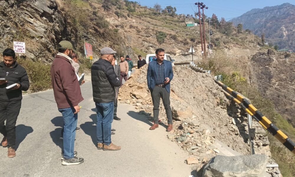 केदारनाथ यात्रा को सुगम बनाने के लिए जिलाधिकारी का राष्ट्रीय राजमार्ग का किया निरीक्षण, निर्माण में तेजी लाने के दिए निर्देश…