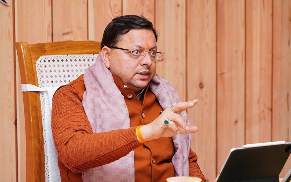मुख्यमंत्री पुष्कर सिंह धामी ने पौड़ी बस हादसे के बाद अव्यवस्थाओं का लिया संज्ञान, अस्पताल में सुधार के दिए सख्त निर्देश।