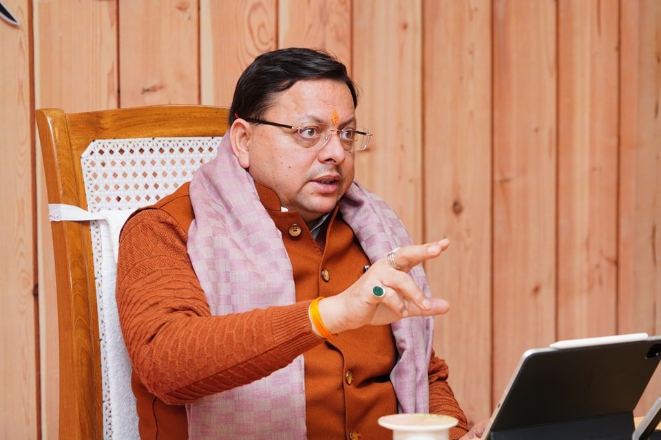 मुख्यमंत्री पुष्कर सिंह धामी ने पौड़ी बस हादसे के बाद अव्यवस्थाओं का लिया संज्ञान, अस्पताल में सुधार के दिए सख्त निर्देश।