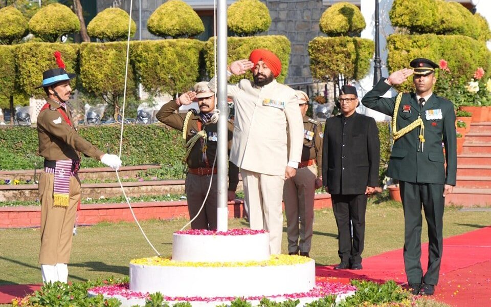 76वें गणतंत्र दिवस पर राज्यपाल गुरमीत सिंह ने राजभवन में फहराया राष्ट्रीय ध्वज, प्रदेशवासियों से आत्मनिर्भरता की अपील…