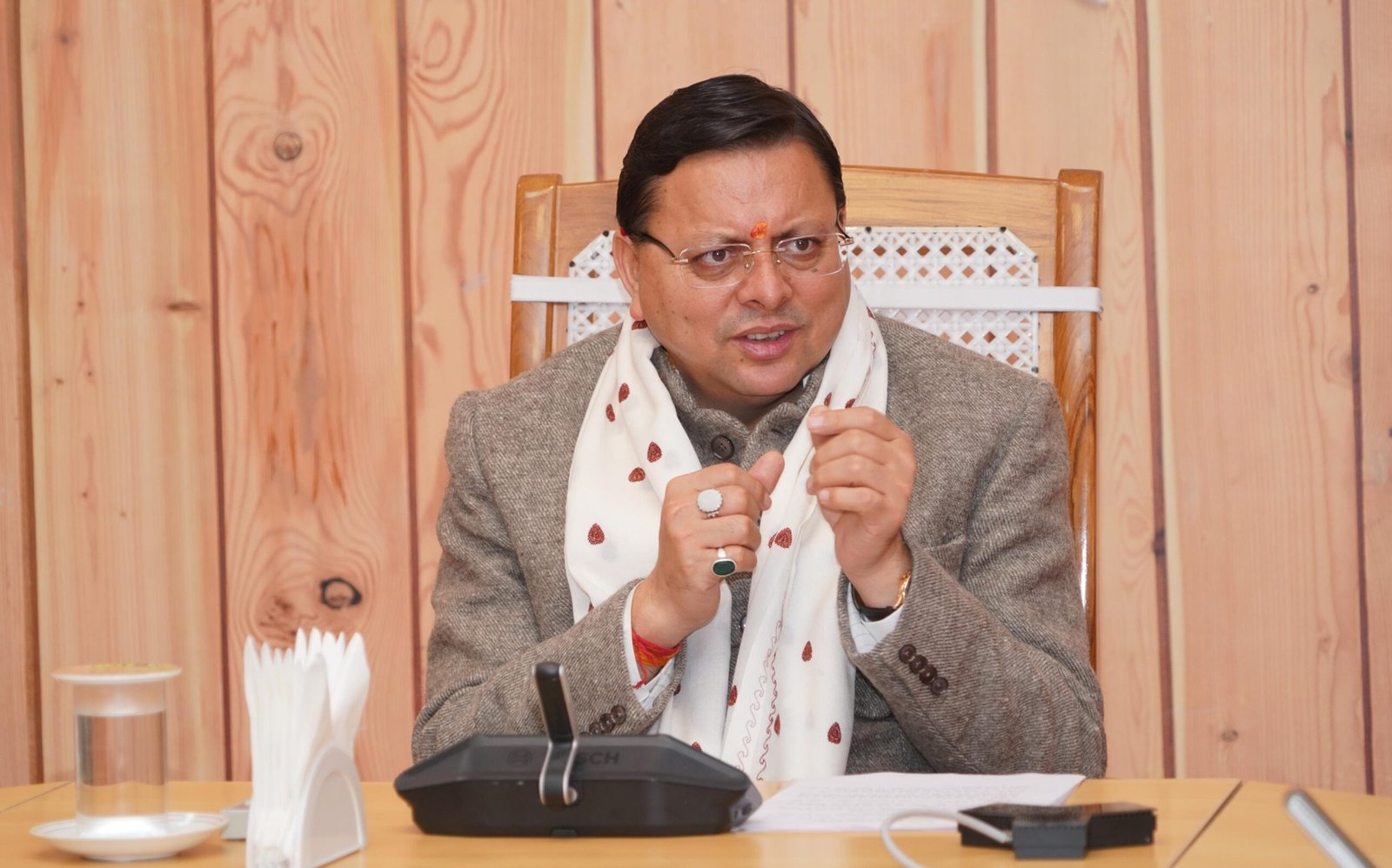‘वोकल फॉर लोकल’ के तहत मुख्यमंत्री धामी ने पहाड़ी वस्त्रों को दिया बढ़ावा ,पहनी ट्वीड से बनी जैकेट…. ‘वोकल फॉर लोकल’ के तहत मुख्यमंत्री धामी ने पहाड़ी वस्त्रों को दिया बढ़ावा ,पहनी ट्वीड से बनी जैकेट….
