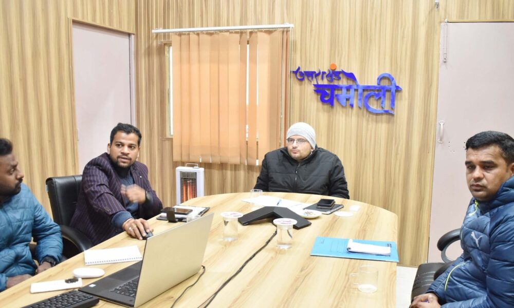 बद्रीनाथ धाम में मार्च से फिर से होंगे शुरू मास्टर प्लान के कार्य, जिलाधिकारी ने की समीक्षा बैठक।
