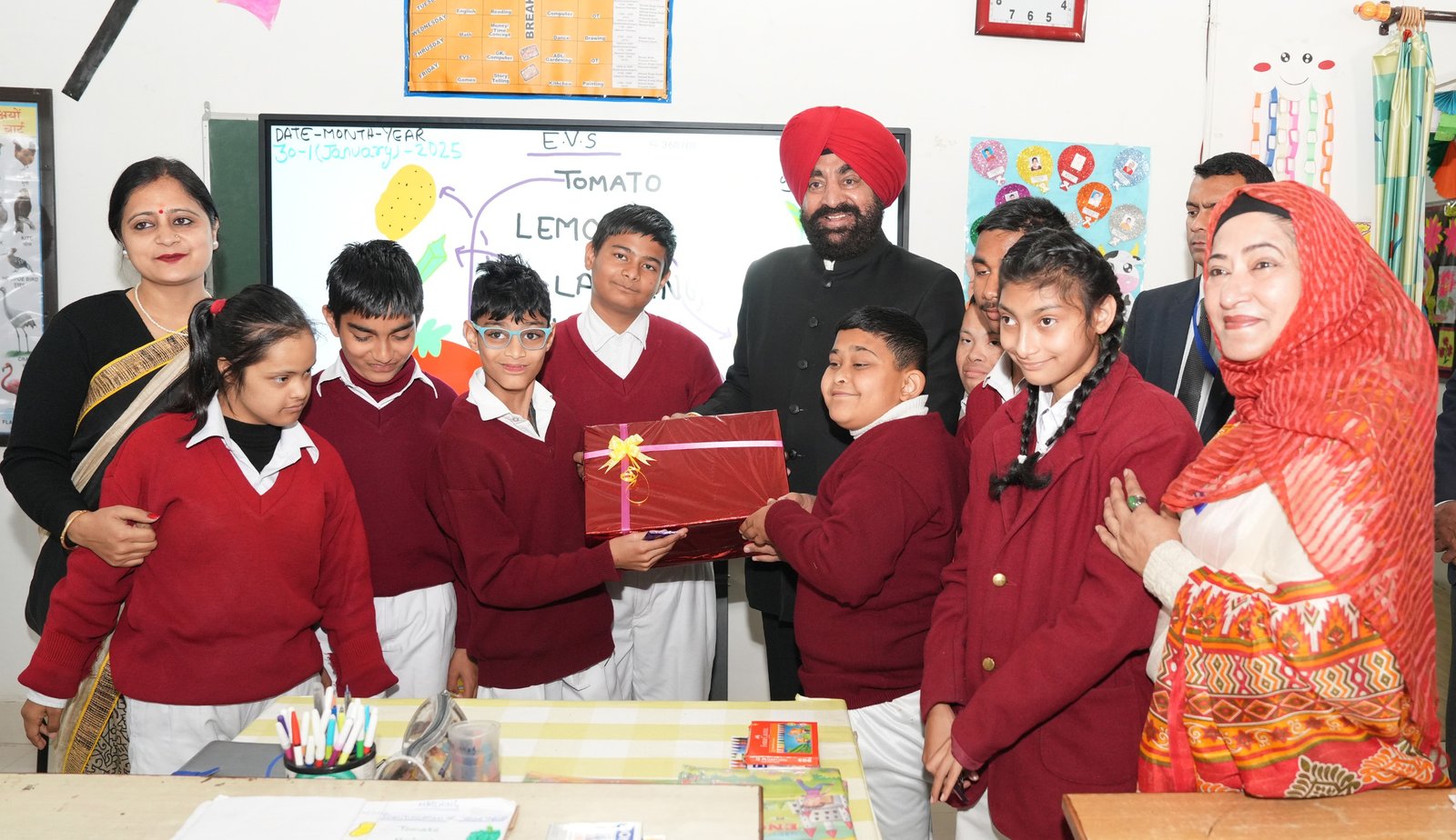 राज्यपाल गुरमीत सिंह ने ‘गोल्डन की आशा स्कूल’ का किया दौरा, बच्चों से बातचीत कर शिक्षण पद्धतियों की ली जानकारी। राज्यपाल गुरमीत सिंह ने ‘गोल्डन की आशा स्कूल’ का किया दौरा, बच्चों से बातचीत कर शिक्षण पद्धतियों की ली जानकारी।