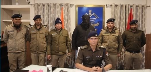 5 रुपये के शातिर बदमाश को 5 पुलिस कर्मियों ने 5 बजे गिरफ्तार कर 5 बजे भेजा हवालात। 5 रुपये के शातिर बदमाश को 5 पुलिस कर्मियों ने 5 बजे गिरफ्तार कर 5 बजे भेजा हवालात।