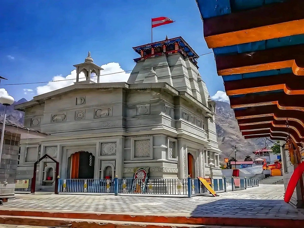 नए साल के पहले दिन श्रद्धालुओं की भारी भीड़, जोशीमठ में नृसिंह मंदिर और शंकराचार्य गद्दी स्थल पर आस्था का उमड़ा सैलाब। नए साल के पहले दिन श्रद्धालुओं की भारी भीड़, जोशीमठ में नृसिंह मंदिर और शंकराचार्य गद्दी स्थल पर आस्था का उमड़ा सैलाब।