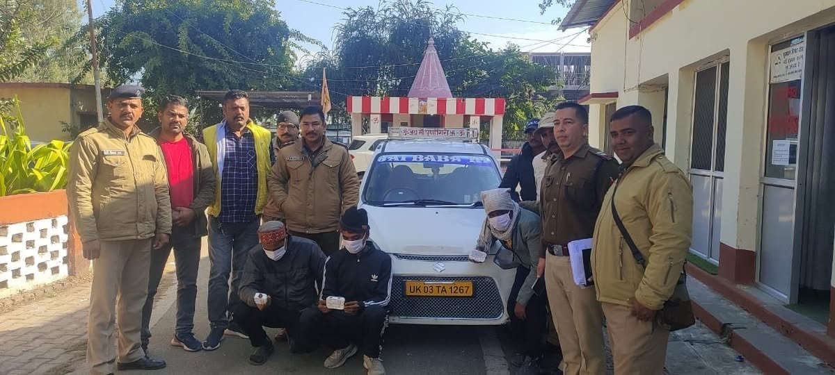 चम्पावत में पुलिस की बड़ी कार्रवाई, 9.87 ग्राम स्मैक सहित तीन तस्करों को दबोचा… चम्पावत में पुलिस की बड़ी कार्रवाई, 9.87 ग्राम स्मैक सहित तीन तस्करों को दबोचा…
