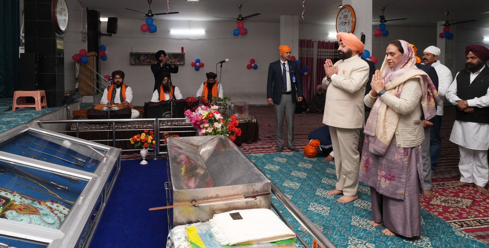 राज्यपाल गुरमीत सिंह ने गुरु गोबिंद सिंह के प्रकाश पर्व पर गुरुद्वारा शहीद सिंघा में टेका मत्था, प्रदेश की सुख समृद्धि के लिए की अरदास। राज्यपाल गुरमीत सिंह ने गुरु गोबिंद सिंह के प्रकाश पर्व पर गुरुद्वारा शहीद सिंघा में टेका मत्था, प्रदेश की सुख समृद्धि के लिए की अरदास।