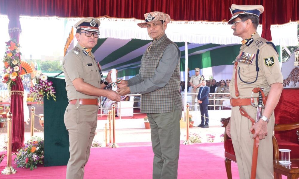 उत्तराखण्ड कैडर के आईपीएस अधिकारी एवं वर्तमान में IG ITBP संजय गुंज्याल असाधारण और विशेष सेवा के लिए राष्ट्रपति पुलिस पदक से सम्मानित।