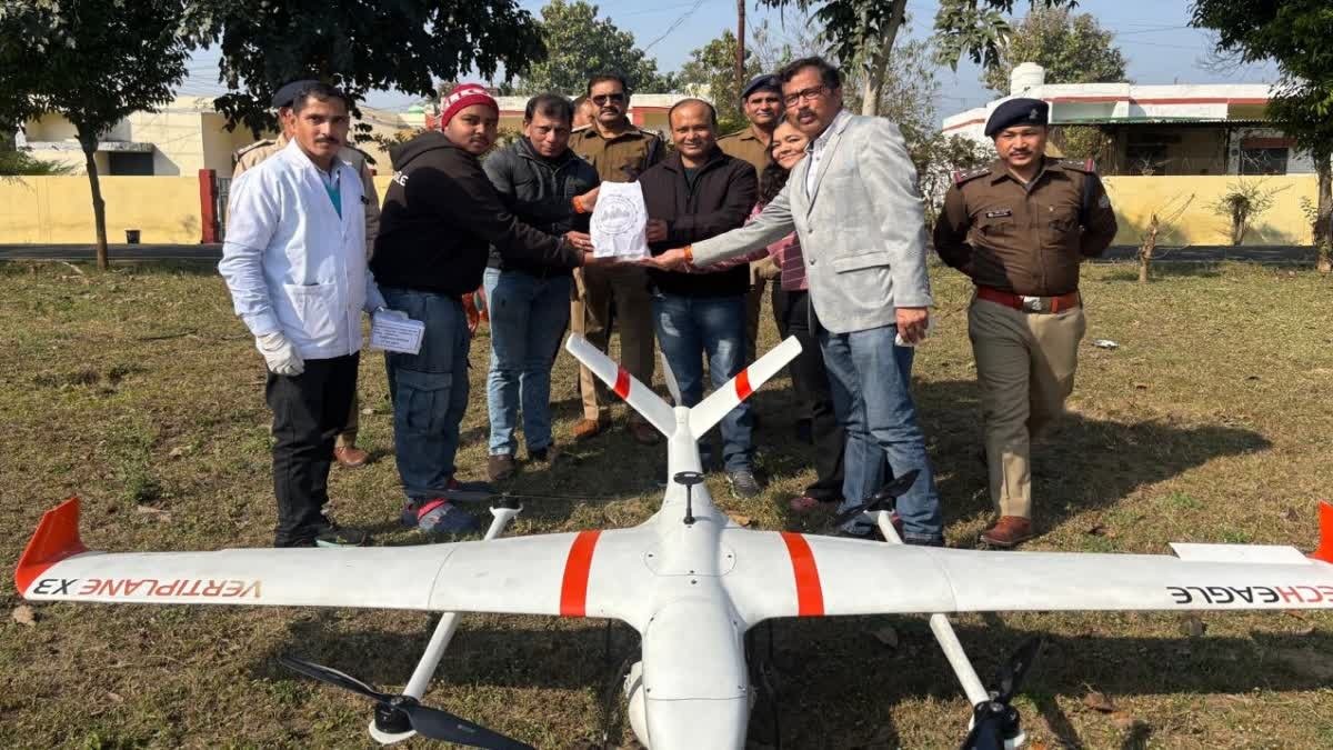 एम्स ऋषिकेश ने शुरू की ड्रोन द्वारा दवा आपूर्ति सेवा, 10 कैदियों के लिए भेजी हेपेटाइटिस C की दवाइयां। एम्स ऋषिकेश ने शुरू की ड्रोन द्वारा दवा आपूर्ति सेवा, 10 कैदियों के लिए भेजी हेपेटाइटिस C की दवाइयां।