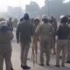 हिस्ट्रीशीटर की गिरफ्तारी के बाद समर्थकों ने कोतवाली में किया हंगामा, पुलिस ने किया लाठीचार्ज…