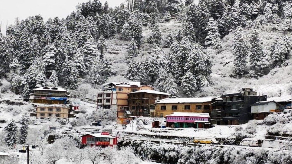 उत्तराखंड में बारिश और बर्फबारी से ठंड में हुआ इजाफा, मौसम विभाग ने जारी किया येलो अलर्ट… उत्तराखंड में बारिश और बर्फबारी से ठंड में हुआ इजाफा, मौसम विभाग ने जारी किया येलो अलर्ट…