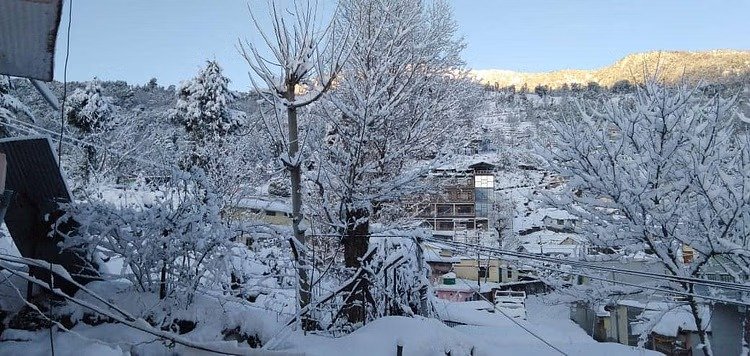 उत्तराखंड में सुबह और शाम को हाड़ कंपाने वाली ठंड, पहाड़ी जिलों में बारिश और बर्फबारी की संभावना… उत्तराखंड में सुबह और शाम को हाड़ कंपाने वाली ठंड, पहाड़ी जिलों में बारिश और बर्फबारी की संभावना…