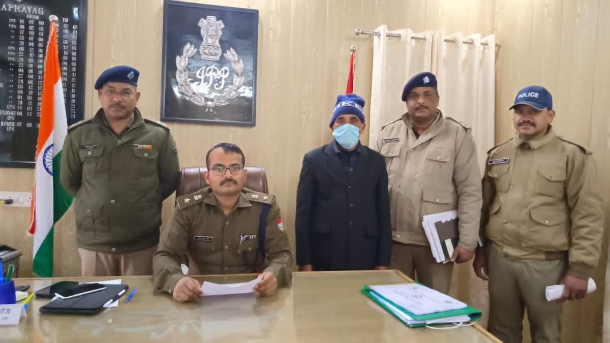 उत्तराखंड में तेजी से बढ़ता नशे का काला कारोबार, रुद्रप्रयाग पुलिस ने 504 ग्राम चरस के साथ तस्कर को किया गिरफ्तार.. उत्तराखंड में तेजी से बढ़ता नशे का काला कारोबार, रुद्रप्रयाग पुलिस ने 504 ग्राम चरस के साथ तस्कर को किया गिरफ्तार..