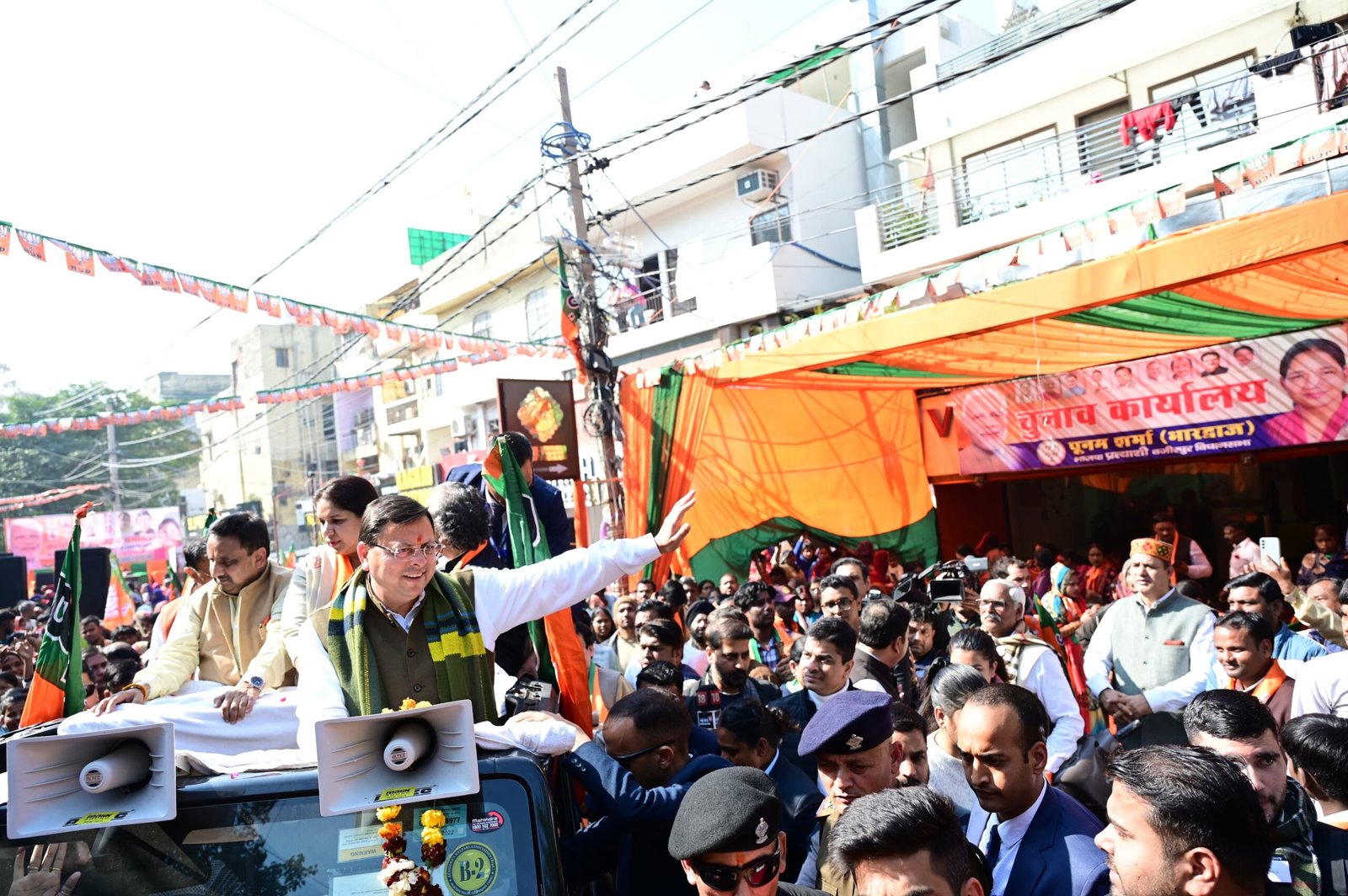मुख्यमंत्री पुष्कर सिंह धामी ने दिल्ली विधानसभा चुनाव में भाजपा प्रत्याशी पूनम शर्मा के पक्ष में किया रोड-शो मुख्यमंत्री पुष्कर सिंह धामी ने दिल्ली विधानसभा चुनाव में भाजपा प्रत्याशी पूनम शर्मा के पक्ष में किया रोड-शो
