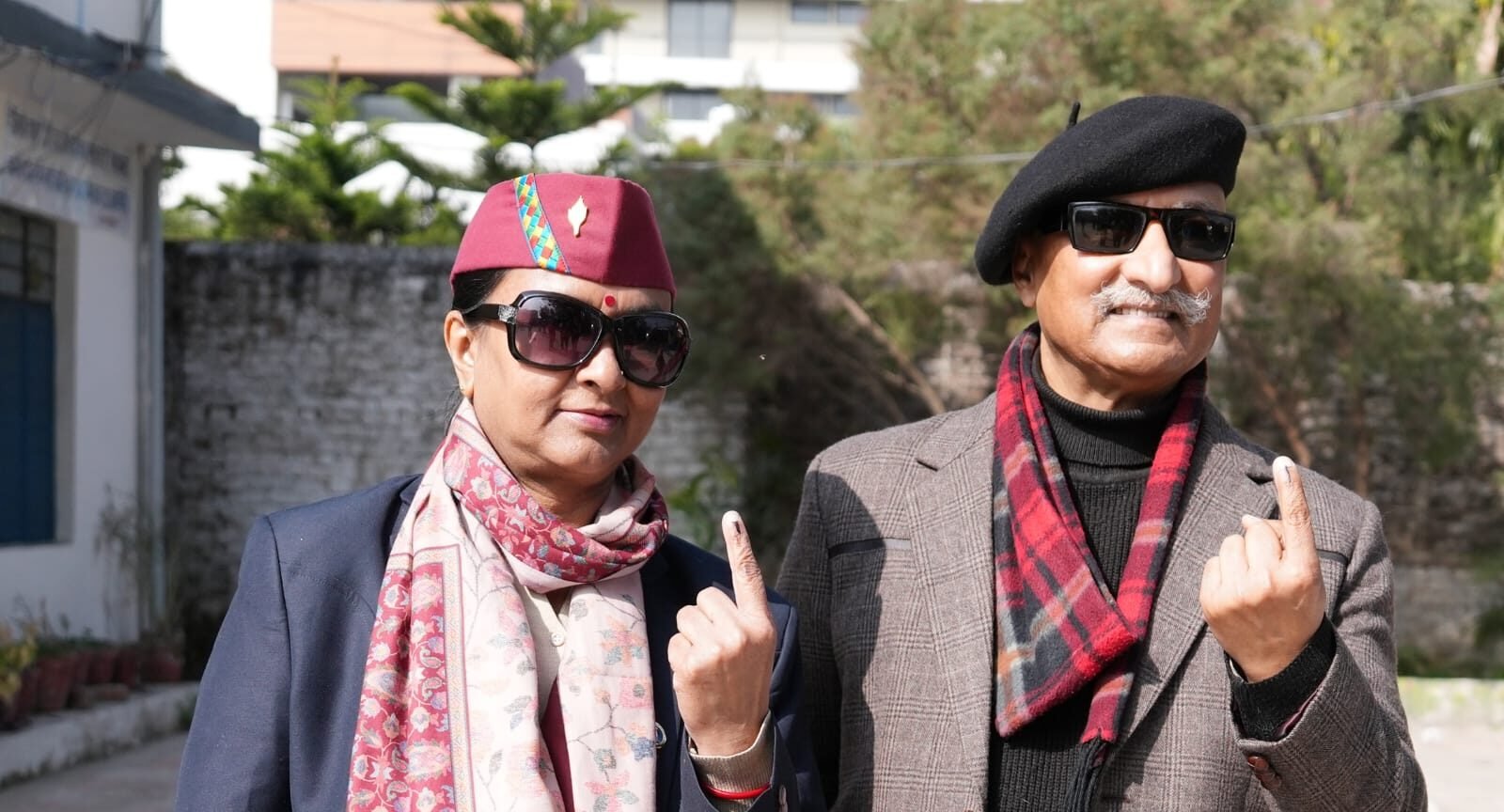 मुख्य सचिव राधा रतूड़ी ने परिवार सहित किया मतदान, सभी को मतदान में भागीदारी की दी प्रेरणा… मुख्य सचिव राधा रतूड़ी ने परिवार सहित किया मतदान, सभी को मतदान में भागीदारी की दी प्रेरणा…