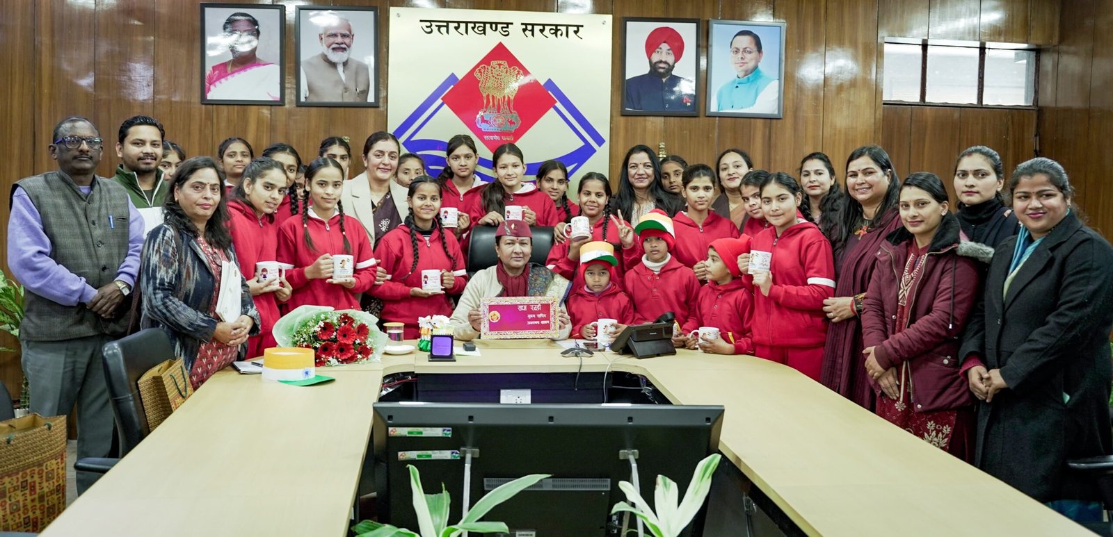 राष्ट्रीय बालिका दिवस पर मुख्य सचिव राधा रतूड़ी ने राजकीय बालिका निकेतन बालिकाओं से की मुलाकात, शिक्षा और करियर पर दी सलाह… राष्ट्रीय बालिका दिवस पर मुख्य सचिव राधा रतूड़ी ने राजकीय बालिका निकेतन बालिकाओं से की मुलाकात, शिक्षा और करियर पर दी सलाह…
