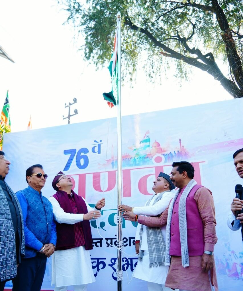76 वें गणतंत्र दिवस के अवसर पर मुख्यमंत्री पुष्कर सिंह धामी और भाजपा प्रदेश अध्यक्ष महेंद्र भट्ट ने फहराया राष्ट्रीय ध्वज…
