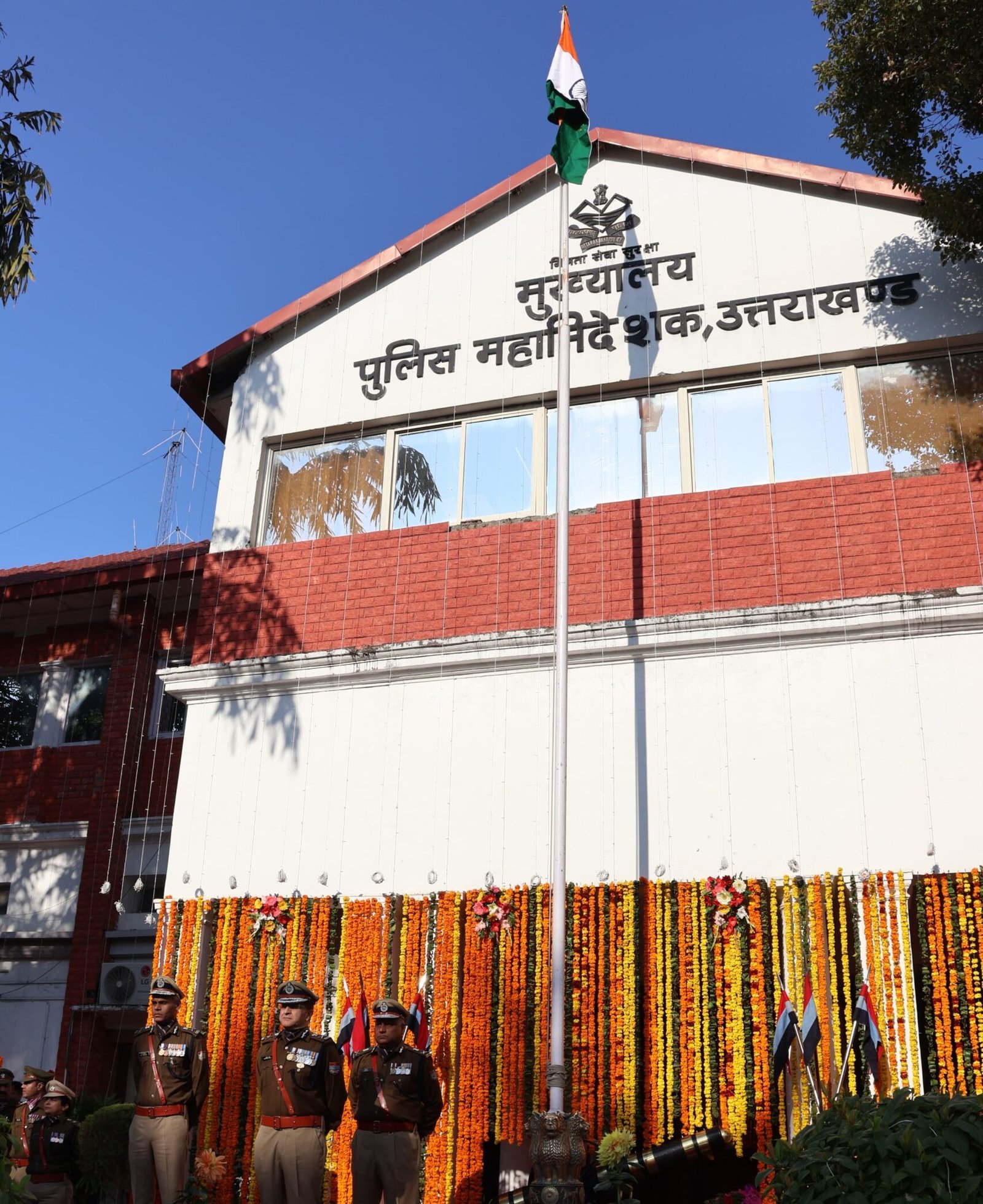 गणतंत्र दिवस 2025 के अवसर पर उत्तराखण्ड पुलिस मुख्यालय में हुआ ध्वजारोहण, पुलिस कर्मियों को मिले सम्मान…