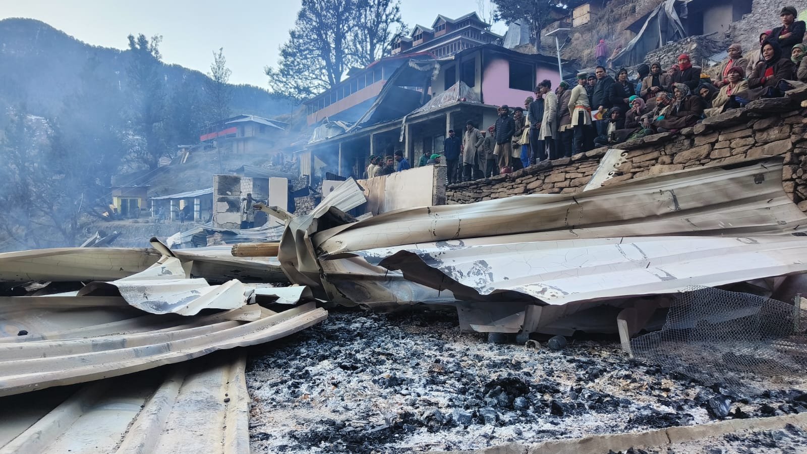 सावणी गांव में भीषण अग्निकांड, सीएम धामी ने प्रभावित परिवारों को हरसंभव सहायता प्रदान करने के दिए निर्देश… सावणी गांव में भीषण अग्निकांड, सीएम धामी ने प्रभावित परिवारों को हरसंभव सहायता प्रदान करने के दिए निर्देश…