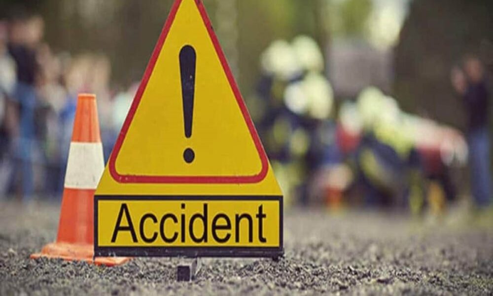 देर रात कालाढूंगी में दर्दनाक हादसा, टायर फटने अनियंत्रित हो गई और पेड़ से टकराई कार, 2 की मौत…