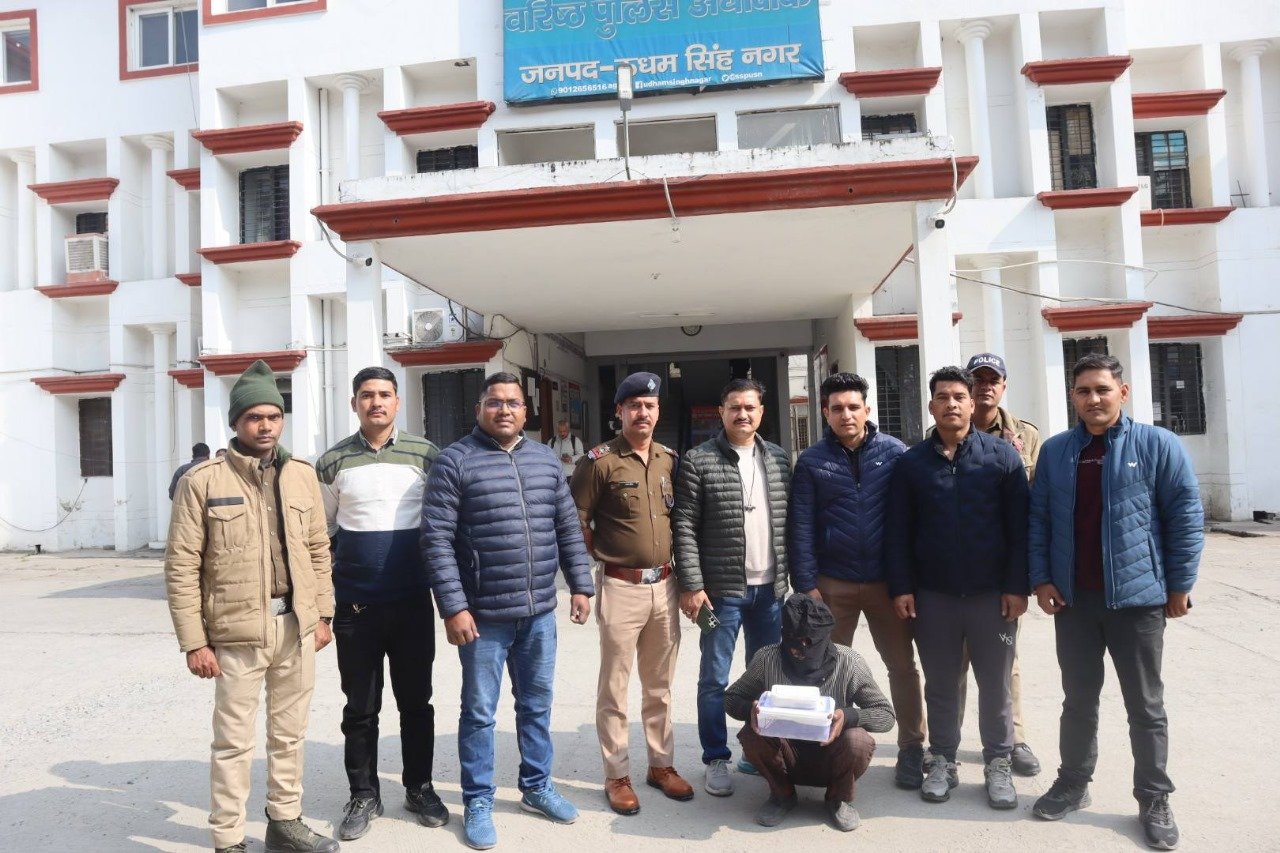 उधम सिंह नगर में एएनटीएफ की बड़ी कार्रवाई, 2 किलो चरस के साथ तस्कर गिरफ्तार… उधम सिंह नगर में एएनटीएफ की बड़ी कार्रवाई, 2 किलो चरस के साथ तस्कर गिरफ्तार…