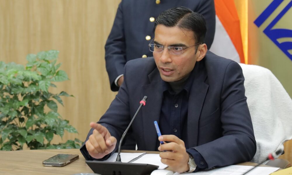 देहरादून में आचार संहिता उल्लंघन, निर्वाचन आयोग ने जिलाधिकारी सविन बंसल को जारी किया नोटिस…