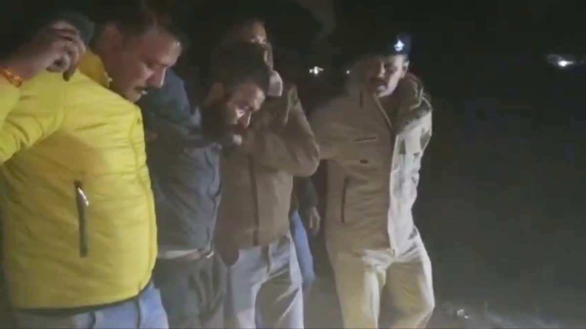 हरिद्वार में देर रात पुलिस मुठभेड़ में फरार कैदी पंकज गिरफ्तार, पैर में लगी गोली… हरिद्वार में देर रात पुलिस मुठभेड़ में फरार कैदी पंकज गिरफ्तार, पैर में लगी गोली…