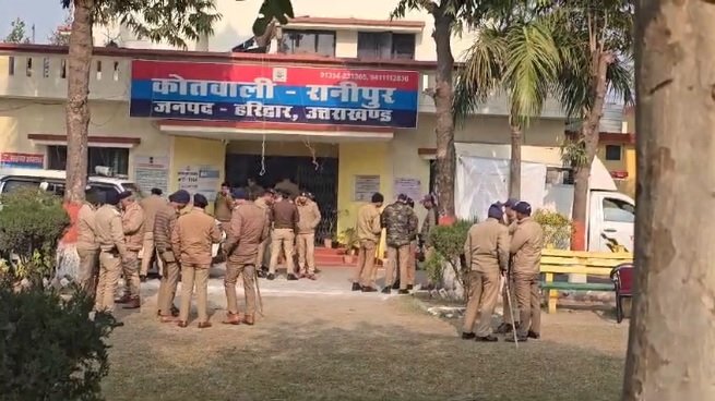 पूर्व विधायक कुंवर प्रणव सिंह चैंपियन की मेडिकल जांच के लिए ले जाया जाएगा अस्पताल, पुलिस ने किए सुरक्षा के कड़े इंतजाम… पूर्व विधायक कुंवर प्रणव सिंह चैंपियन की मेडिकल जांच के लिए ले जाया जाएगा अस्पताल, पुलिस ने किए सुरक्षा के कड़े इंतजाम…
