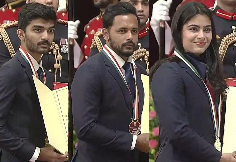 भारत के चार खिलाड़ियों को खेल रत्न पुरस्कार से किया गया सम्मानित, राष्ट्रपति भवन में हुआ सम्मान समारोह… भारत के चार खिलाड़ियों को खेल रत्न पुरस्कार से किया गया सम्मानित, राष्ट्रपति भवन में हुआ सम्मान समारोह…