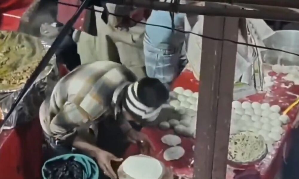 वीडियो: बागेश्वर में उत्तरायणी मेले में थूककर रोटियां बनाने का वीडियो वायरल, पुलिस ने दो आरोपियों को किया गिरफ्तार…