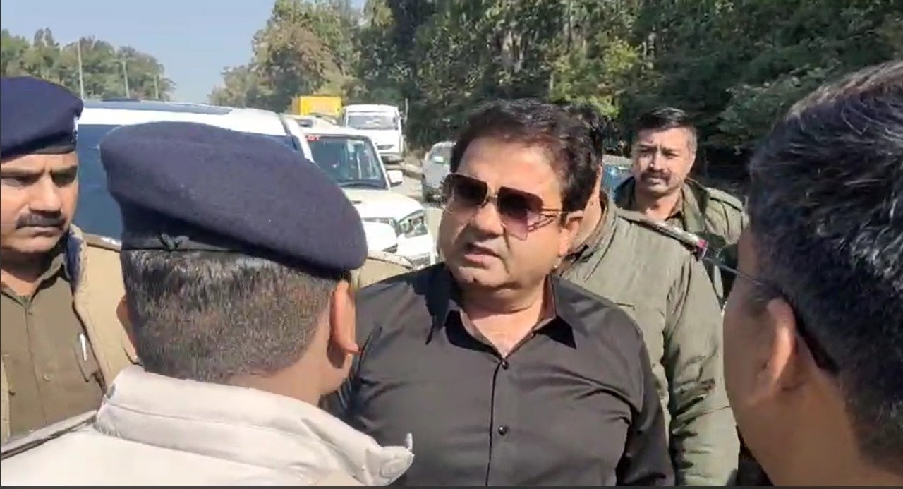 प्रणव चैंपियन-उमेश कुमार विवाद: डोईवाला पुलिस ने उमेश कुमार को हिरासत में लिया, महापंचायत को लेकर स्थिति तनावपूर्ण… प्रणव चैंपियन-उमेश कुमार विवाद: डोईवाला पुलिस ने उमेश कुमार को हिरासत में लिया, महापंचायत को लेकर स्थिति तनावपूर्ण…