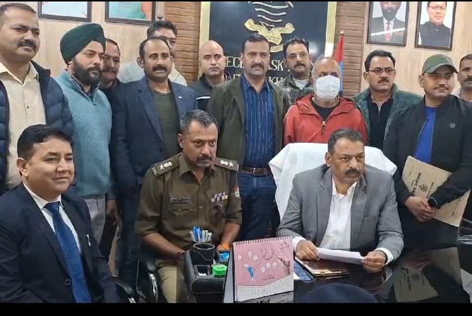 उत्तराखण्ड पुलिस एसटीएफ का दमदार एक्शन : 25 साल से फरार 2 लाख का इनामी, झारखंड से गिरफ्तार…..