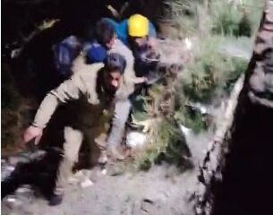 नैनीताल-हल्द्वानी मार्ग पर हादसा, वाहन खाई में गिरने से एक की मौत, 4 घायल….
