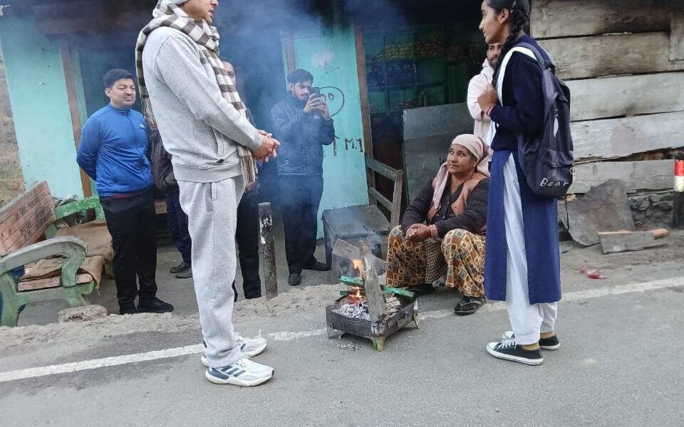 मुख्यमंत्री पुष्कर सिंह धामी का जौनसार बावर दौरा, स्थानीय लोगों से मुलाकात कर योजनाओं का लिया फीडबैक…
