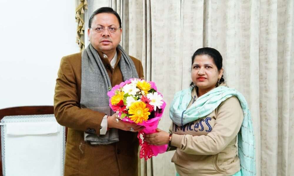 मुख्यमंत्री पुष्कर सिंह धामी से तीन तलाक से पीड़ित शायरा बानो ने की मुलाकात, यूसीसी लागू करने पर जताया आभार…