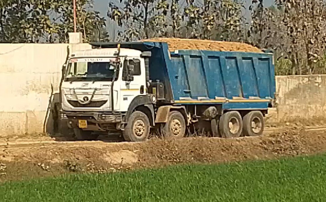 रुड़की के दरियापुर में खनन माफियाओं का कहर , धड़ल्ले से धड़ल्ले से दौड़ रहें ओवरलोड डंपर , एसडीएम ने दिए कार्रवाई के आदेश…. रुड़की के दरियापुर में खनन माफियाओं का कहर , धड़ल्ले से धड़ल्ले से दौड़ रहें ओवरलोड डंपर , एसडीएम ने दिए कार्रवाई के आदेश….