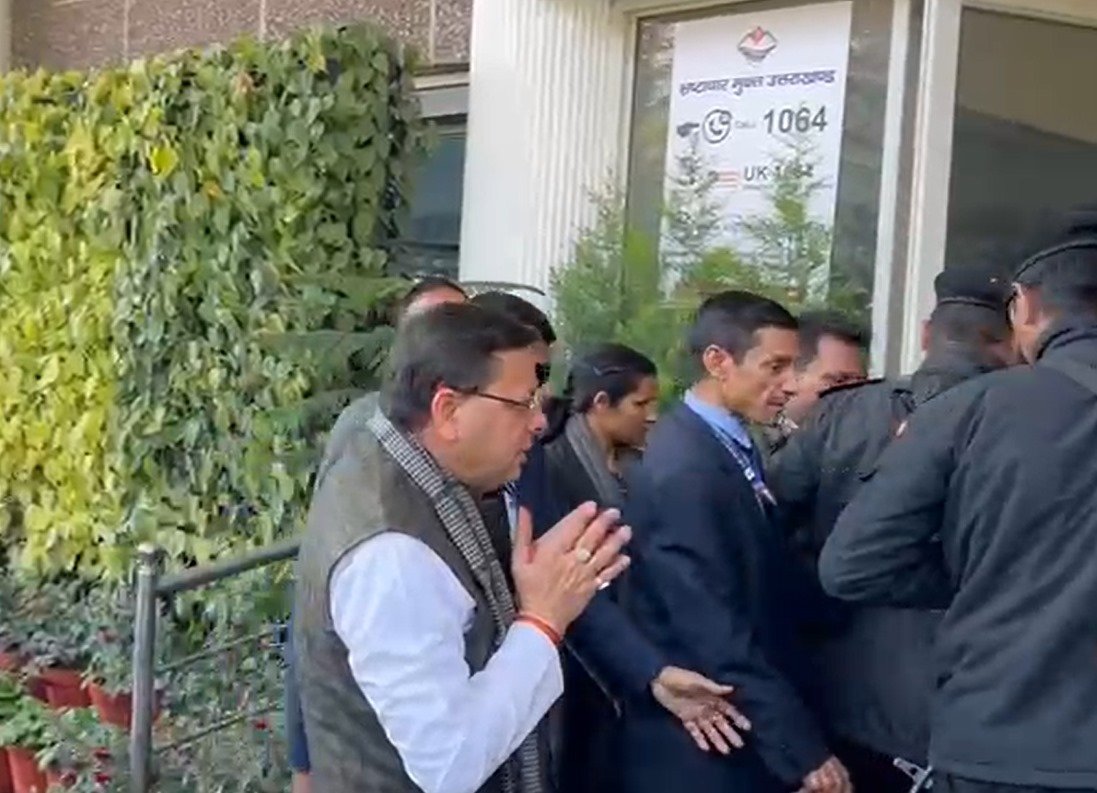 मुख्यमंत्री पुष्कर सिंह धामी ने सचिवालय में की कैबिनेट बैठक की शुरुआत , भू-कानून पर लिया जा सकता है निर्णय…. मुख्यमंत्री पुष्कर सिंह धामी ने सचिवालय में की कैबिनेट बैठक की शुरुआत , भू-कानून पर लिया जा सकता है निर्णय….