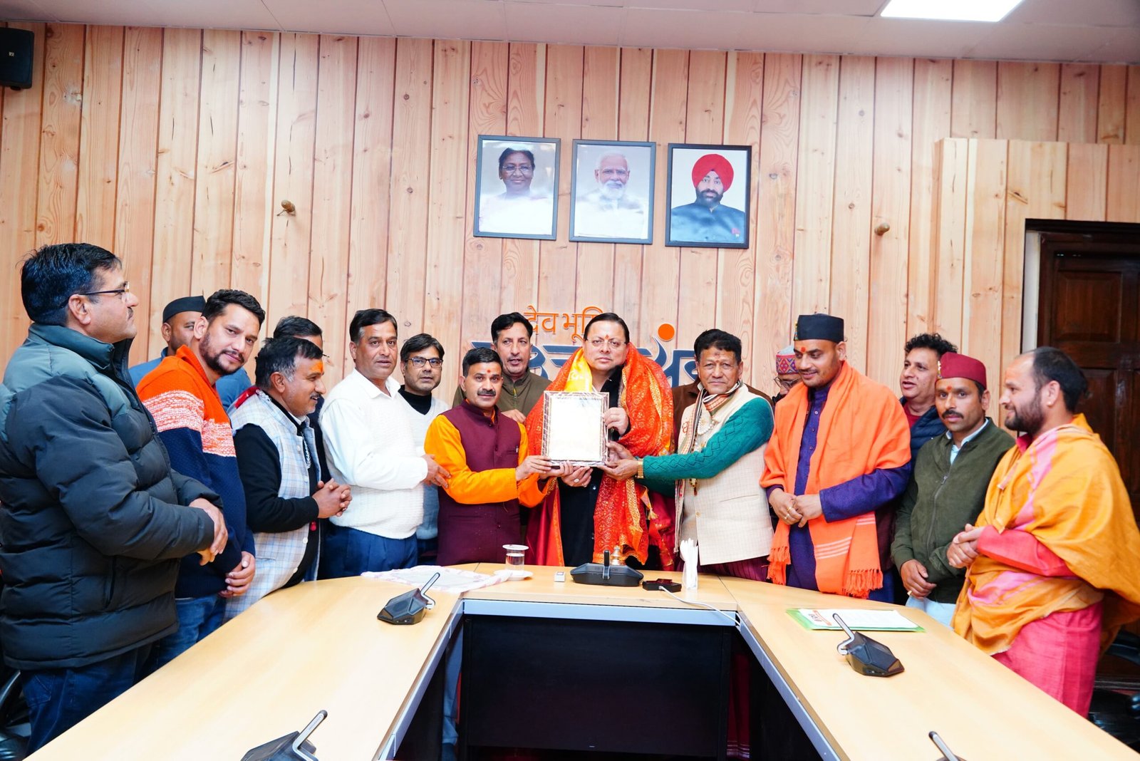 चारधाम यात्रा 30 अप्रैल से शुरू, तीर्थ पुरोहितों ने मुख्यमंत्री पुष्कर सिंह धामी से की मुलाकात…… चारधाम यात्रा 30 अप्रैल से शुरू, तीर्थ पुरोहितों ने मुख्यमंत्री पुष्कर सिंह धामी से की मुलाकात……