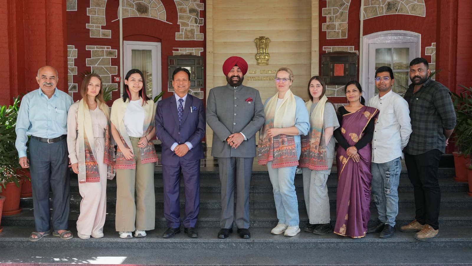 रूस के वेटरनरी मेडिसिन के छात्रों और संकाय सदस्यों ने राज्यपाल गुरमीत सिंह से की भेंट….. रूस के वेटरनरी मेडिसिन के छात्रों और संकाय सदस्यों ने राज्यपाल गुरमीत सिंह से की भेंट…..