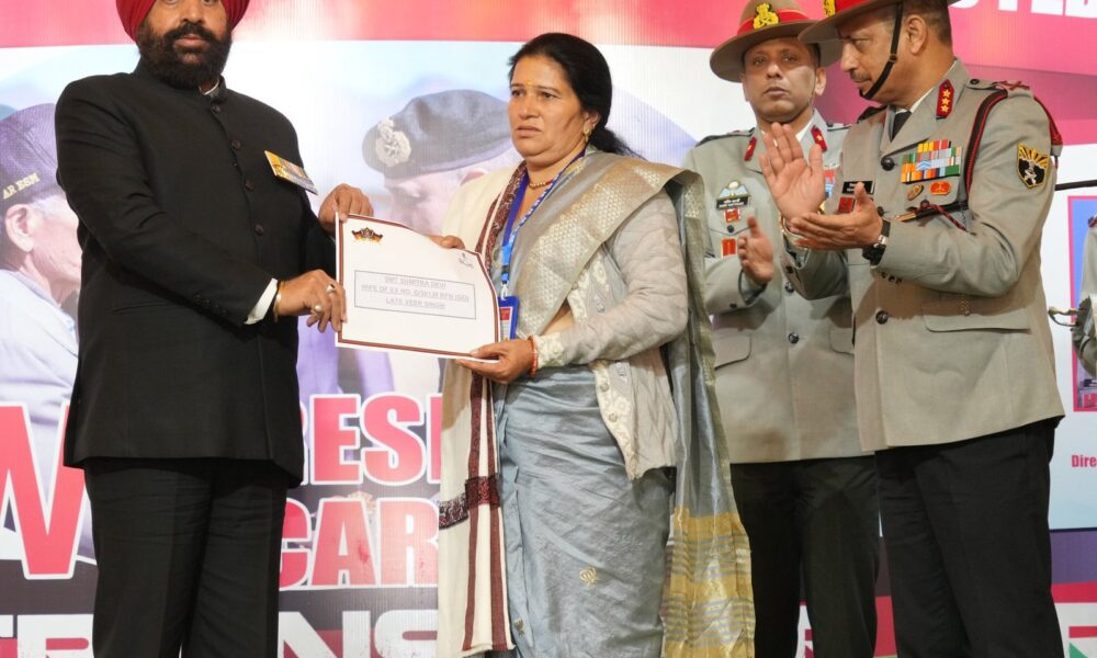 राज्यपाल गुरमीत सिंह ने पूर्व सैनिकों की मेगा रैली में किया प्रतिभाग, वीर नारियों और वीरता पुरस्कार विजेताओं को किया सम्मानित…