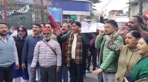 कांग्रेस ने कैबिनेट मंत्री प्रेमचंद अग्रवाल की निकाली शव यात्रा , पहाड़ी समाज पर अभद्र टिप्पणी पर जताया विरोध…..