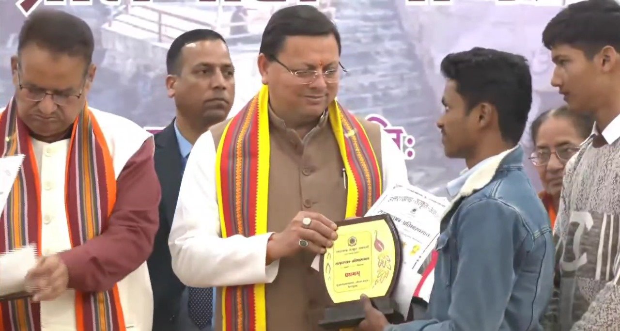 संस्कृत प्रतिभा सम्मान समारोह में शामिल हुए सीएम धामी, मेधावी विद्यार्थियों को किया सम्मानित…
