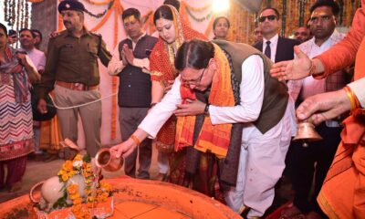 महाशिवरात्रि पर मुख्यमंत्री पुष्कर सिंह धामी ने वनखंडी महादेव मंदिर में की पूजा अर्चना, प्रदेशवासियों के सुख-समृद्धि की कामना की…