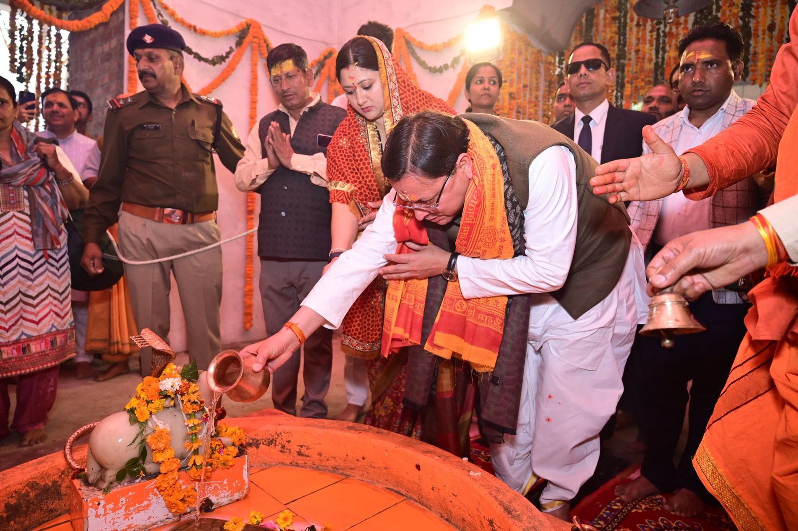 महाशिवरात्रि पर मुख्यमंत्री पुष्कर सिंह धामी ने वनखंडी महादेव मंदिर में की पूजा अर्चना, प्रदेशवासियों के सुख-समृद्धि की कामना की…
